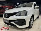 TOYOTA Etios Hatch X 1.3 16v Branca