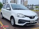 TOYOTA Etios Hatch X 1.3 16v Branca