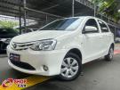 TOYOTA Etios Hatch 1.3 16v Branca