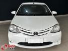 TOYOTA Etios Hatch X 1.3 16v Branca