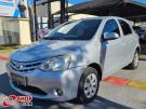 TOYOTA Etios Hatch X 1.3 16v Prata