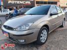 FORD Focus Sedan Ghia 2.0 16v Dourada