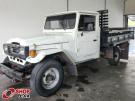 TOYOTA Bandeirantes Perua Fechada Branca