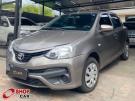 TOYOTA Etios Hatch XS 1.5 16v Prata