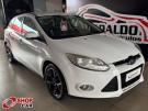 FORD Focus Hatch Titanium 2.0 16v PowerShift Branca