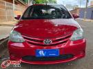 TOYOTA Etios Hatch X 1.3 16v Vermelha