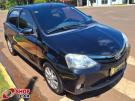 TOYOTA Etios Hatch XLS 1.5 16v Preta