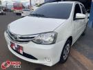 TOYOTA Etios Hatch X 1.3 16v Branca