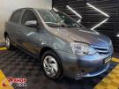 TOYOTA Etios Hatch X 1.3 16v Cinza