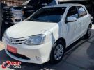 TOYOTA Etios Hatch X 1.3 16v Branca