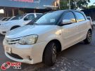 TOYOTA Etios Hatch X 1.3 16v Branca