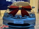 TOYOTA Etios Hatch XS 1.5 16v Prata