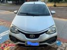 TOYOTA Etios Sedan X 1.5 16v Prata