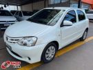 TOYOTA Etios Hatch X 1.3 16v Branca