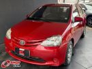TOYOTA Etios Hatch X 1.3 16v Vermelha