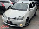 TOYOTA Etios Hatch X 1.3 16v Branca