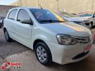 TOYOTA Etios Hatch X 1.3 16v Branca