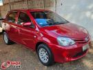 TOYOTA Etios Hatch X 1.3 16v Vermelha