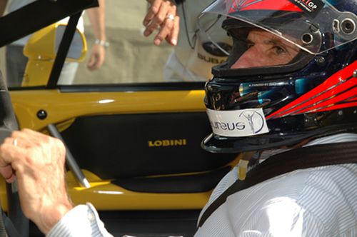 Emerson Fittipaldi corre em Interlagos com moto personalizada