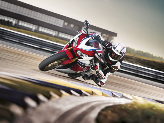 Honda CBR 1000RR-R SP traz tecnologia das pistas para as ruas