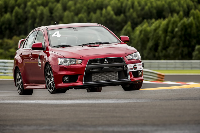 Mitsubishi Motors oferece experiências a bordo de super esportivo e carro  de corrida