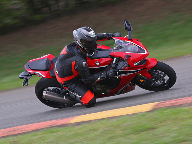 Nova Honda CBR 1000RR-R chega ao País mais potente e esportiva