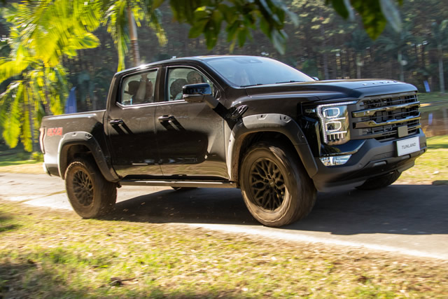 Foton lança no Brasil sua linha de picapes médias Tunland com sistema híbrido diesel/elétrico