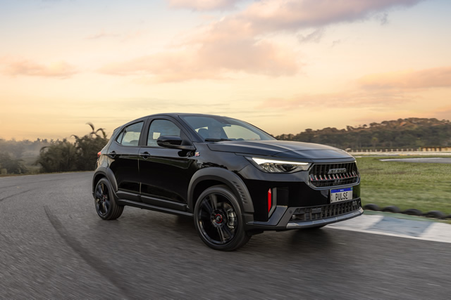 Custando R$ 157.990, Fiat Pulse Abarth ganha novo visual, teto panorâmico e novos equipamentos