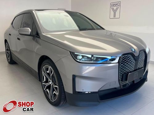 iX xDrive40 A/T