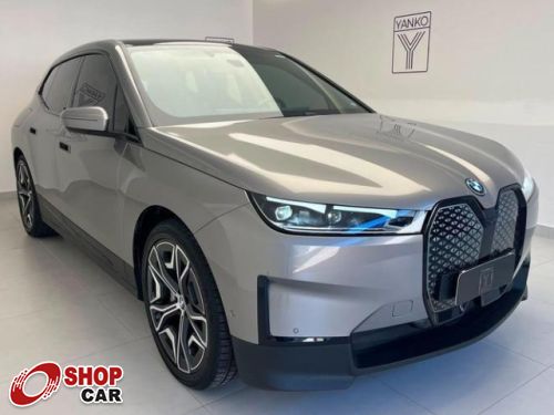 iX xDrive40 A/T