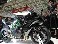 Kawasaki Ninja de 300 cv e asas - AutoNewsTv