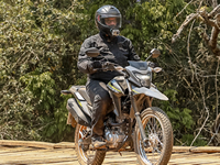 Testamos a Nova Honda Bros 160 2025 pelo interior de SP